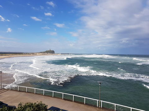 Arena Luxury Beachfront Apartment - Holiday Cairns 40