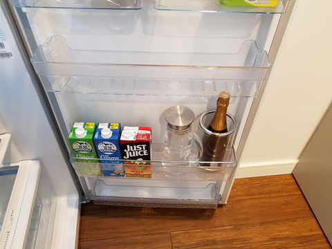 Arena Luxury Beachfront Apartment - Holiday Cairns 18