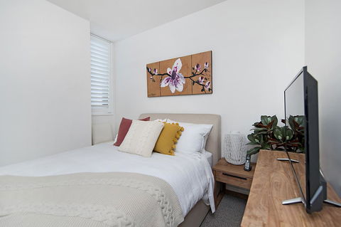 Arena Luxury Beachfront Apartment - Holiday Cairns 24