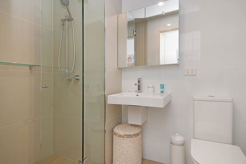 Arena Luxury Beachfront Apartment - Holiday Cairns 42