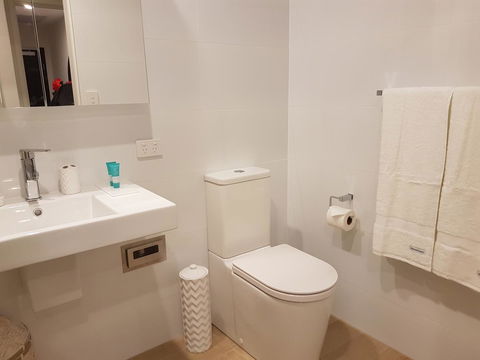 Arena Luxury Beachfront Apartment - Holiday Cairns 30