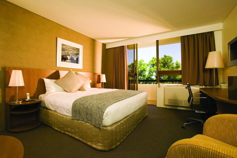 Hotel Urban St Leonards - Holiday Cairns 30