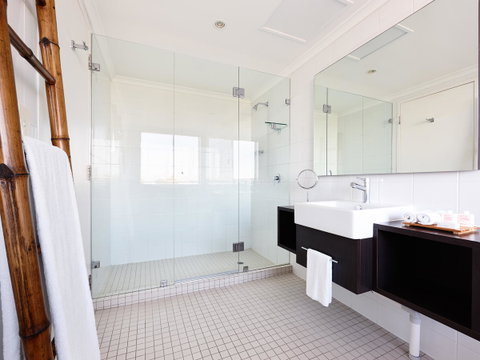 Hotel Urban St Leonards - Holiday Cairns 17
