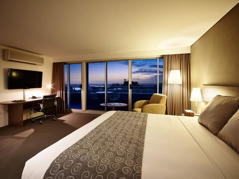 Hotel Urban St Leonards - Holiday Cairns 4