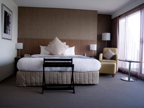 Hotel Urban St Leonards - Holiday Cairns 9