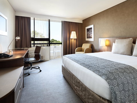 Hotel Urban St Leonards - Holiday Cairns 1