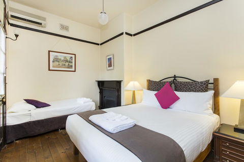 Sydney Harbour Bed And Breakfast - Holiday Cairns 13