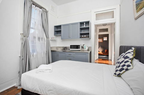Sydney Harbour Bed And Breakfast - Holiday Cairns 8