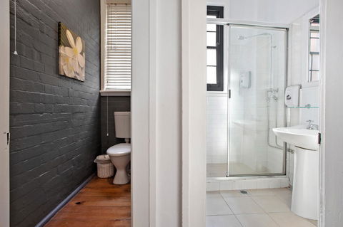 Sydney Harbour Bed And Breakfast - Holiday Cairns 4