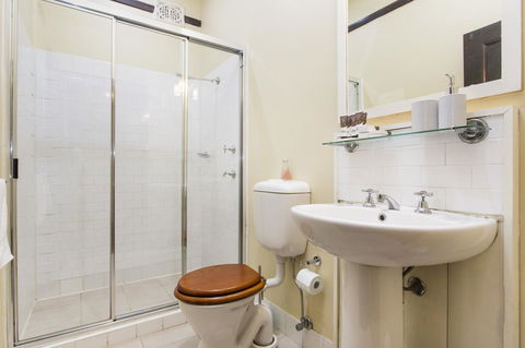 Sydney Harbour Bed And Breakfast - Holiday Cairns 36