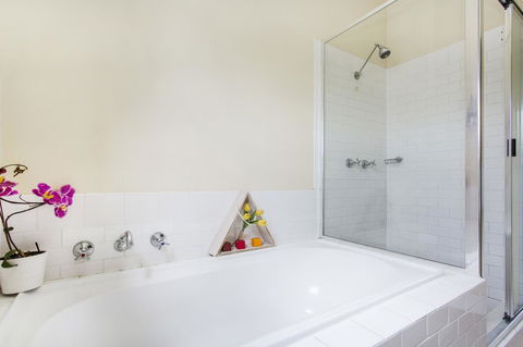 Sydney Harbour Bed And Breakfast - Holiday Cairns 23