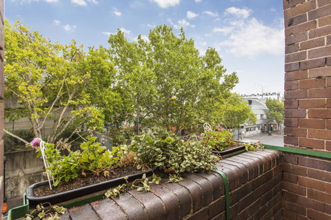 Sydney Harbour Bed And Breakfast - Holiday Cairns 10