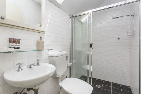 Sydney Harbour Bed And Breakfast - Holiday Cairns 35