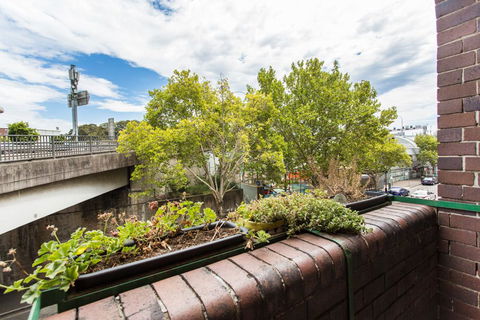 Sydney Harbour Bed And Breakfast - Holiday Cairns 17