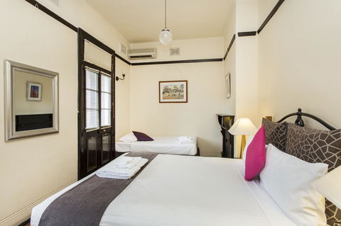 Sydney Harbour Bed And Breakfast - Holiday Cairns 14