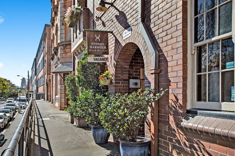 Sydney Harbour Bed And Breakfast - Holiday Cairns 0