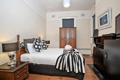 Sydney Harbour Bed And Breakfast - Holiday Cairns 3