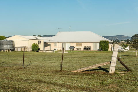 Madigan Wine Country Cottages - Holiday Cairns 32