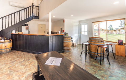 Madigan Wine Country Cottages - Holiday Cairns 25