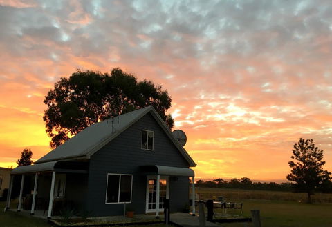 Madigan Wine Country Cottages - Holiday Cairns 15