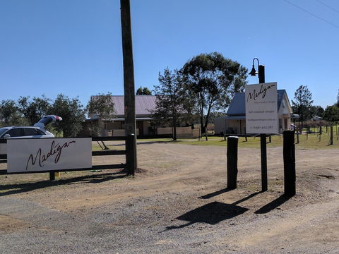 Madigan Wine Country Cottages - Holiday Cairns 3