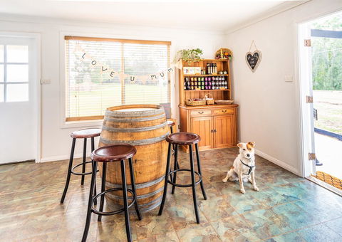 Madigan Wine Country Cottages - Holiday Cairns 23
