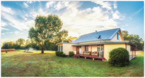 Madigan Wine Country Cottages - Holiday Cairns 1