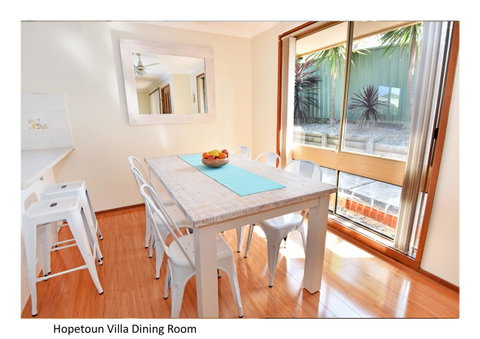 Hopetoun Villa - Holiday Cairns 9