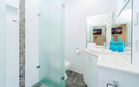 Coast Yamba - Adults Only - Holiday Cairns 9