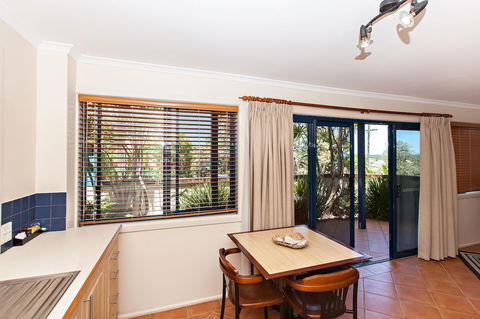 Coast Yamba - Adults Only - Holiday Cairns 32