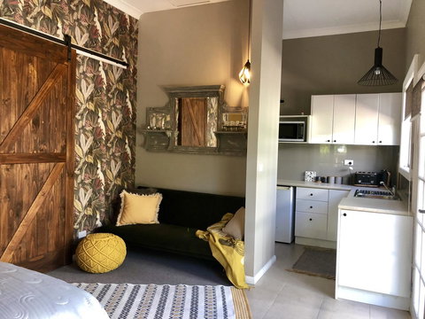 Chanticleer Gardens Barn Cottage With A Pool - Holiday Cairns 19
