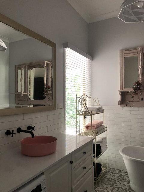 Chanticleer Gardens Barn Cottage With A Pool - Holiday Cairns 33