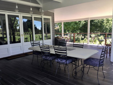 Chanticleer Gardens Barn Cottage With A Pool - Holiday Cairns 5