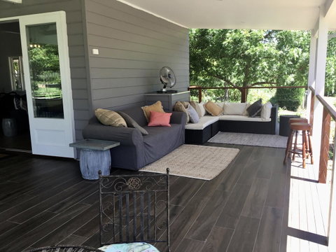 Chanticleer Gardens Barn Cottage With A Pool - Holiday Cairns 1