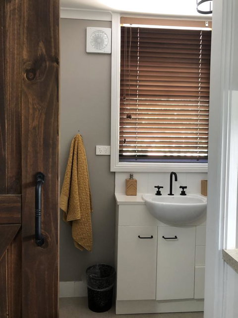 Chanticleer Gardens Barn Cottage With A Pool - Holiday Cairns 22