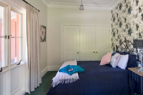 Chanticleer Gardens Barn Cottage With A Pool - Holiday Cairns 40