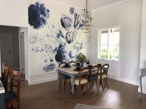 Chanticleer Gardens Barn Cottage With A Pool - Holiday Cairns 31