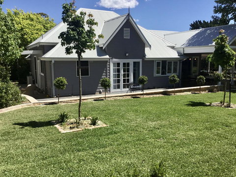 Chanticleer Gardens Barn Cottage With A Pool - Holiday Cairns 9