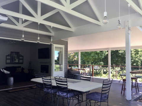 Chanticleer Gardens Barn Cottage With A Pool - Holiday Cairns 11