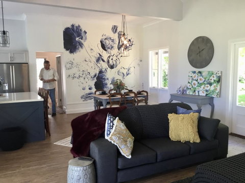 Chanticleer Gardens Barn Cottage With A Pool - Holiday Cairns 13