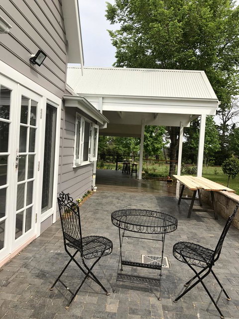 Chanticleer Gardens Barn Cottage With A Pool - Holiday Cairns 25