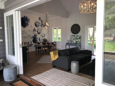 Chanticleer Gardens Barn Cottage With A Pool - Holiday Cairns 28
