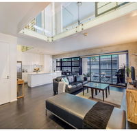 Urban Loft Close To Sydney Hot Spots - Holiday Cairns