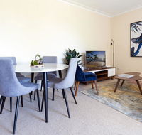 Stay in the heart of Randwick with style - Holiday Cairns