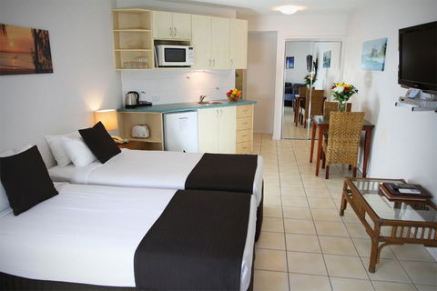 The Byron Beachcomber - Holiday Cairns 9