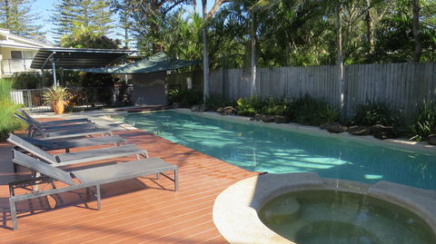 The Byron Beachcomber - Holiday Cairns 0