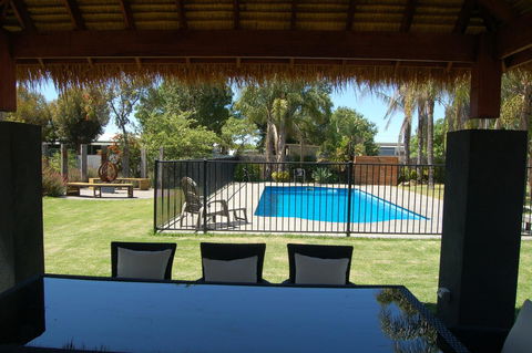 Federation Motel Resort - Corowa - Holiday Cairns 1