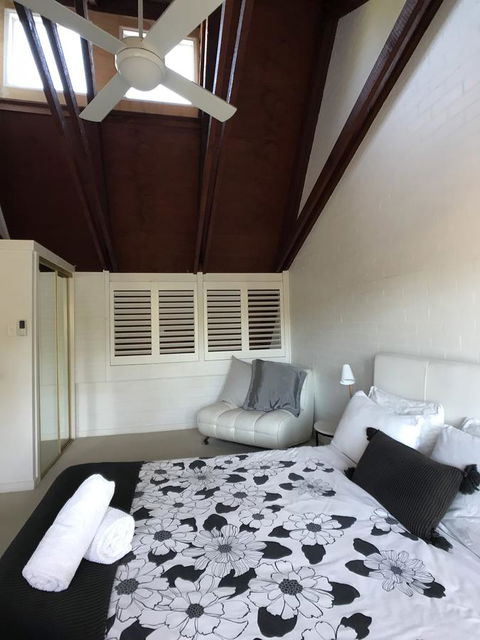 Treetops Everglades Villa - Holiday Cairns 4