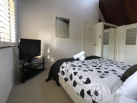 Treetops Everglades Villa - Holiday Cairns 5