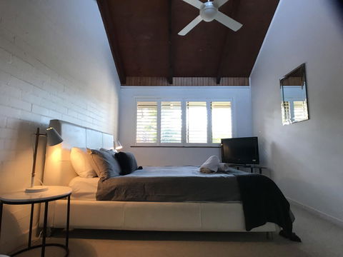Treetops Everglades Villa - Holiday Cairns 24